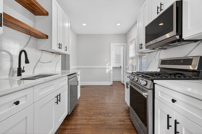 Building Photo - 741 S Jackson St