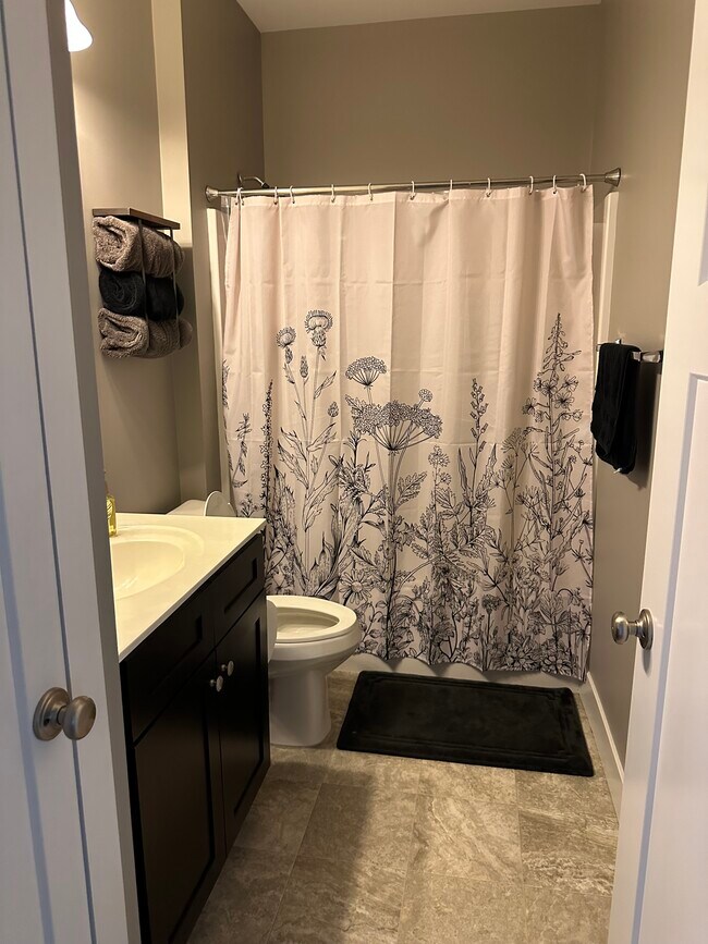 Building Photo - 2222 Shenandoah Ave