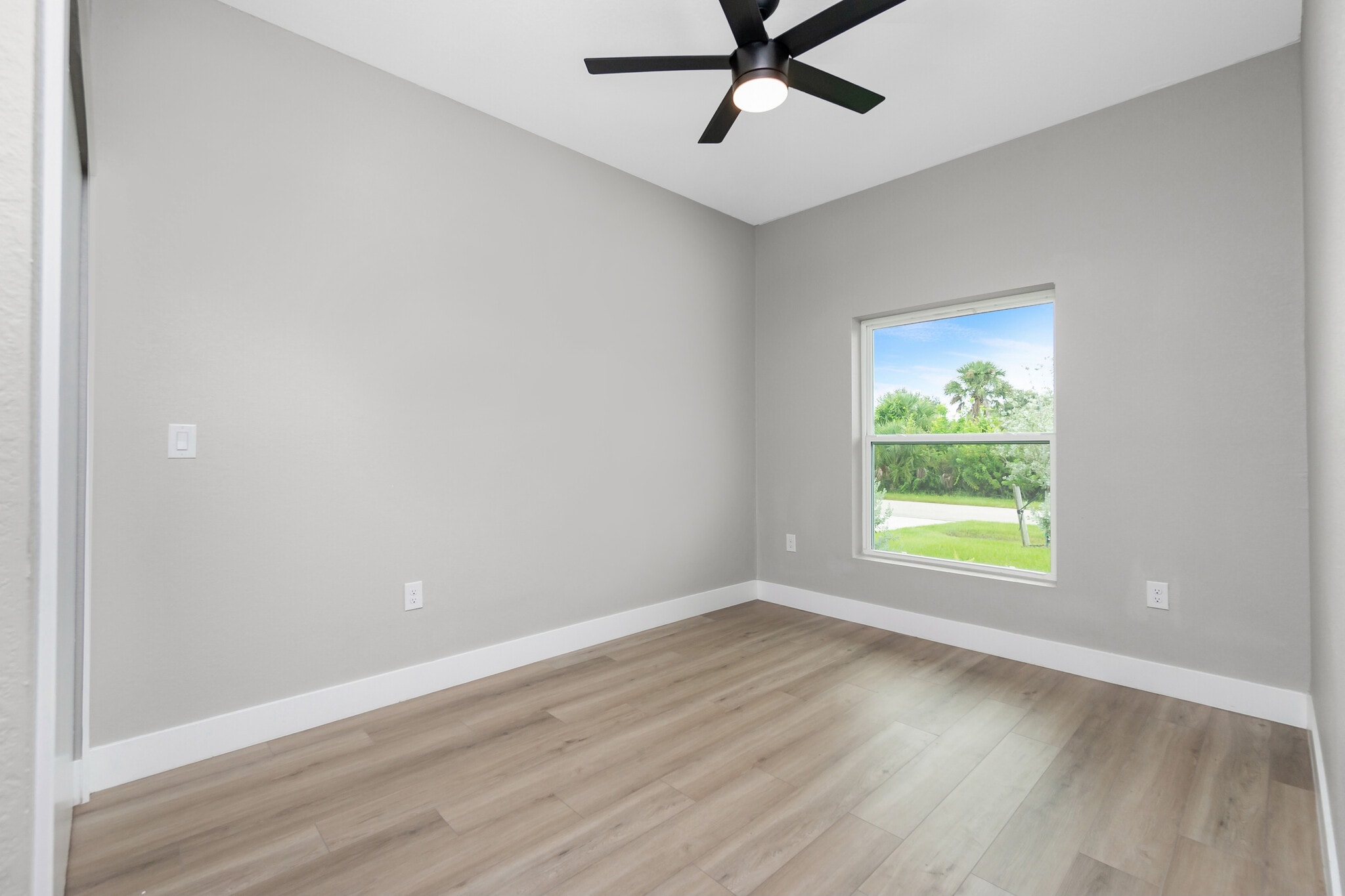 Guest Bedroom oversized windows - 10410 Pendleton Ave