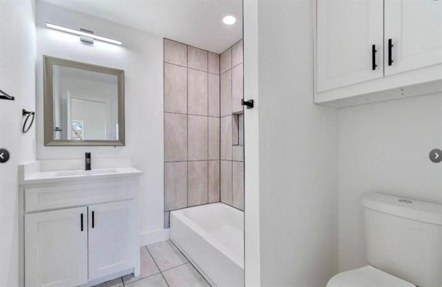 Building Photo - 2113 Wright St