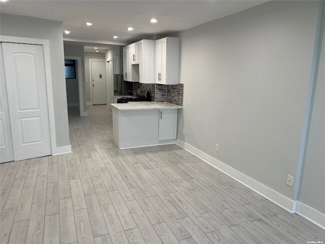 Building Photo - 830 Shore Road Unit 4G