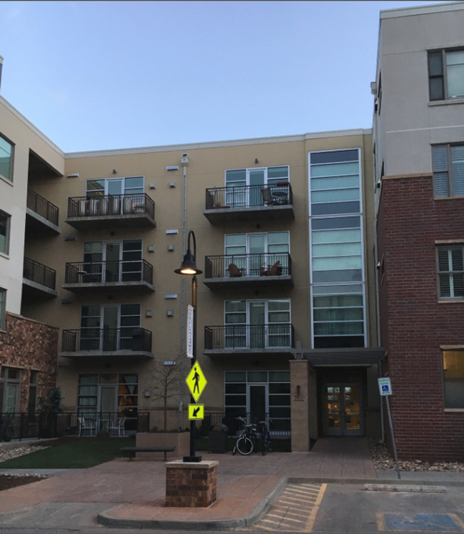 Building Photo - Available May 10th, 2025-Beautiful and Spa...
