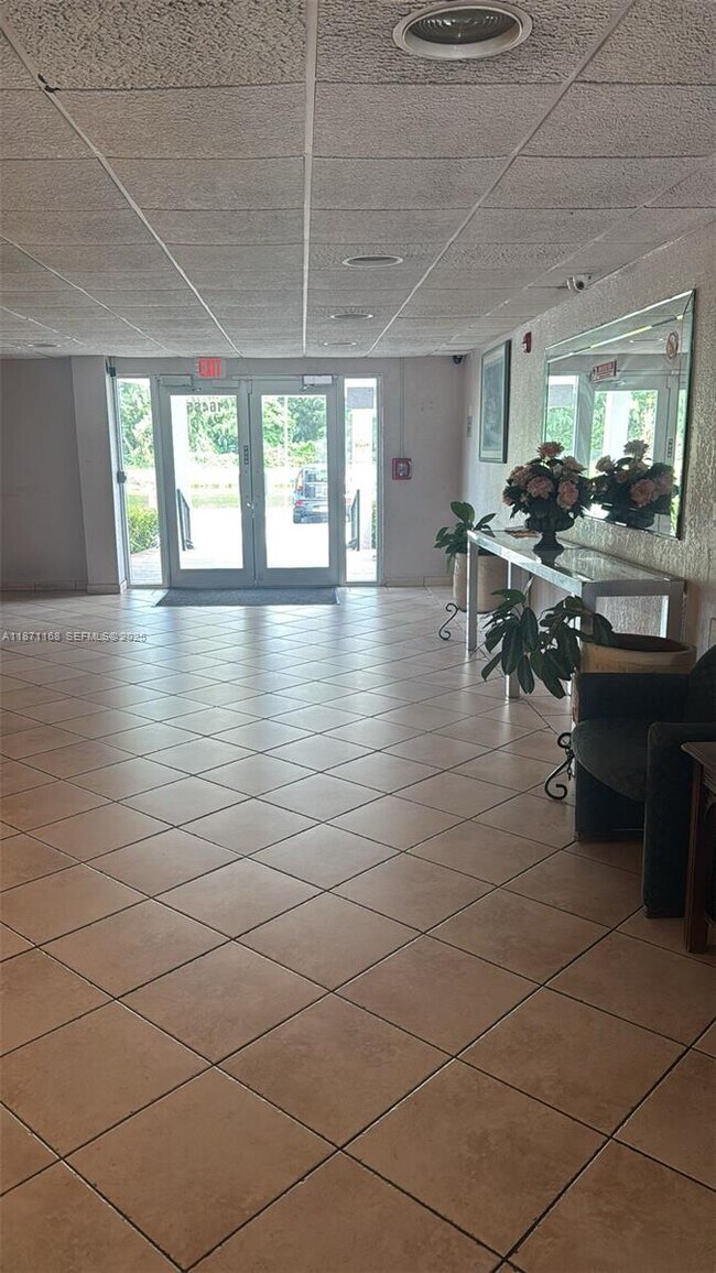 Building Photo - 16465 NE 22nd Ave