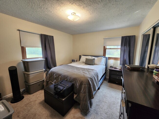 Building Photo - N5968 Lakeview Dr