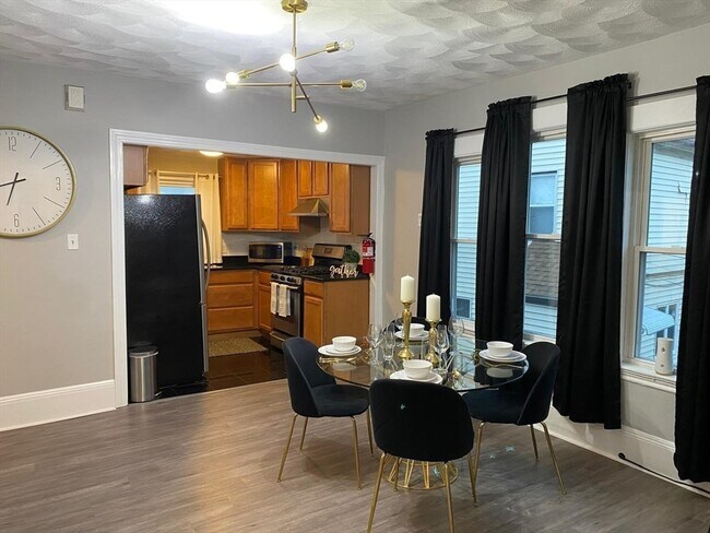 Building Photo - 9 Henry St