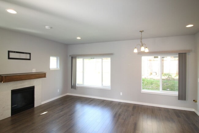 Building Photo - 1733 SW Cooper Way