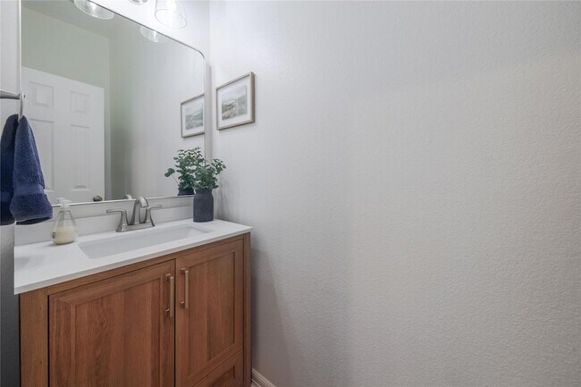 Building Photo - 2279 Fernspring Dr