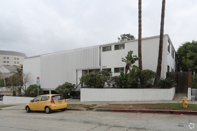 Building Photo - 10966 Roebling Ave