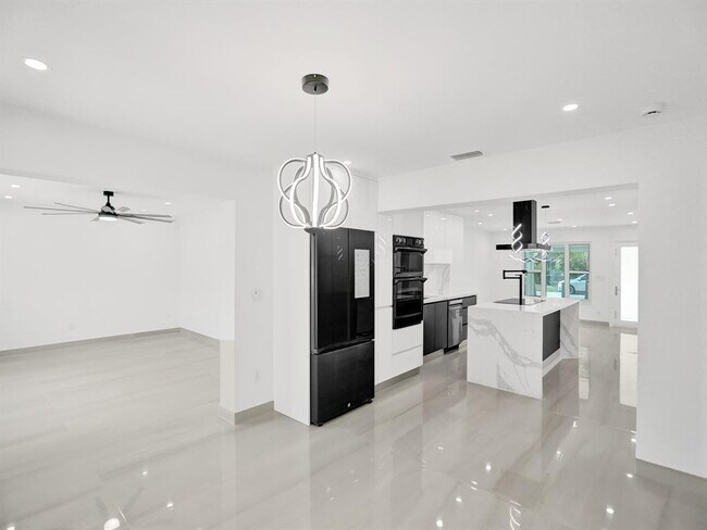 Building Photo - 4530 SW 34th Dr