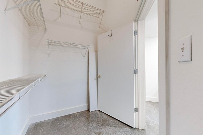 Building Photo - 2502 Live Oak St