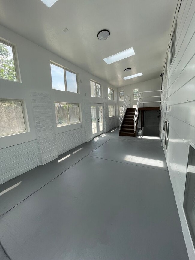 Building Photo - Beautiful 4 Bed 2 Bath House in Taylorsville!
