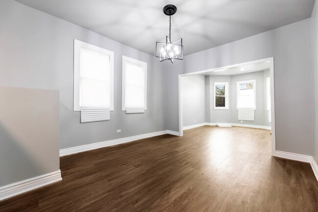 Building Photo - 7917 S Ellis Ave