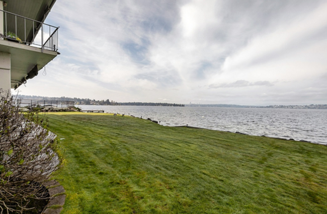 Building Photo - Beautiful Waterfront Condo in Kirkland - A...