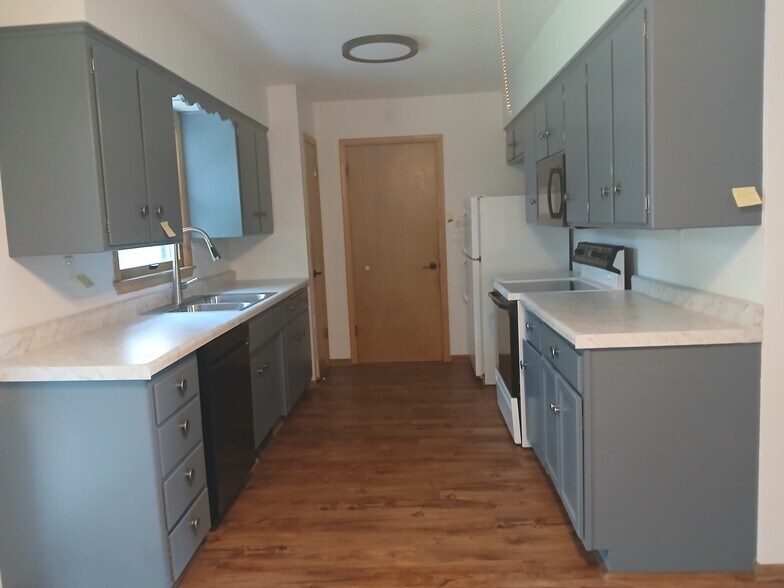 Kitchen - W360N7335 Brown St