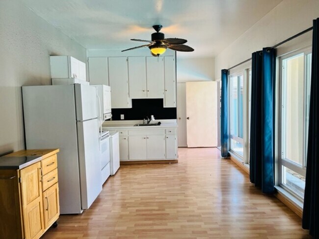 Building Photo - 957A McClatchy Way