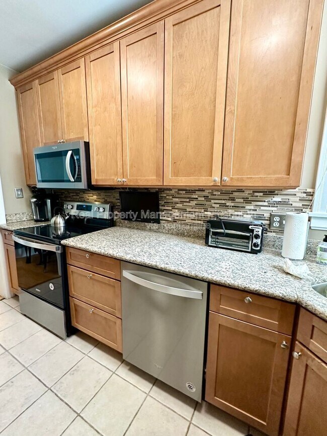 Building Photo - 138 Pius St