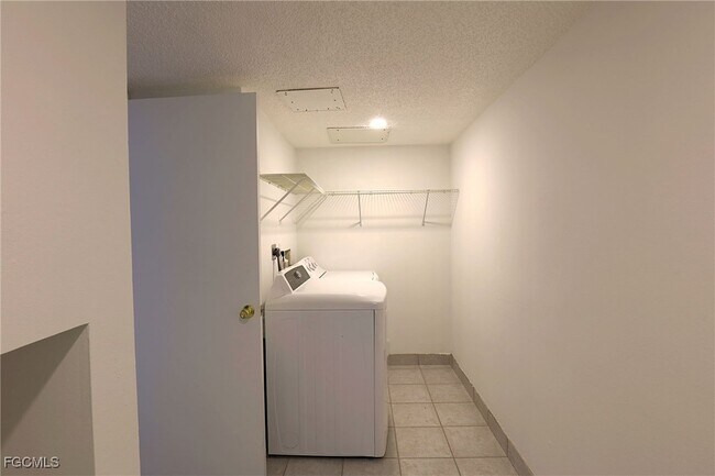 Building Photo - 12351 Woodrose Ct