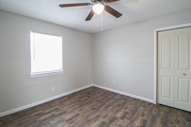 Building Photo - 13-413 Thompsonville Ln