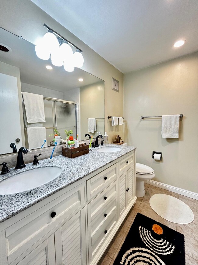 upstairs bathroom - 5951 Canterbury Dr