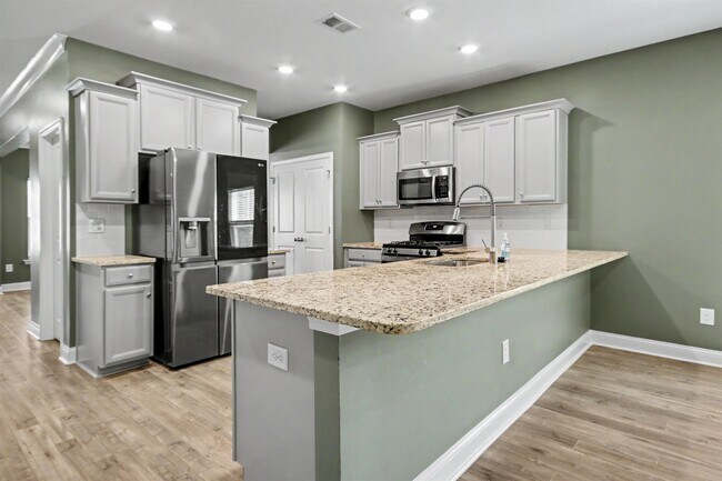Building Photo - 2223 Blue Crane Cir