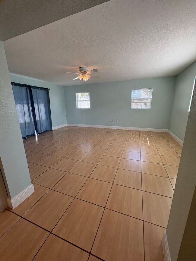 Building Photo - 3 Bedrooms on a fenced back yard and a sough after school zone Lawn Care included