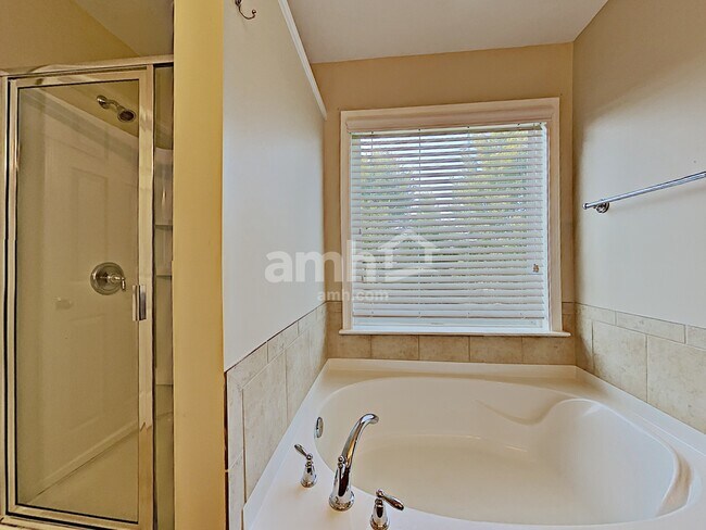Building Photo - 818 Poplar Ter