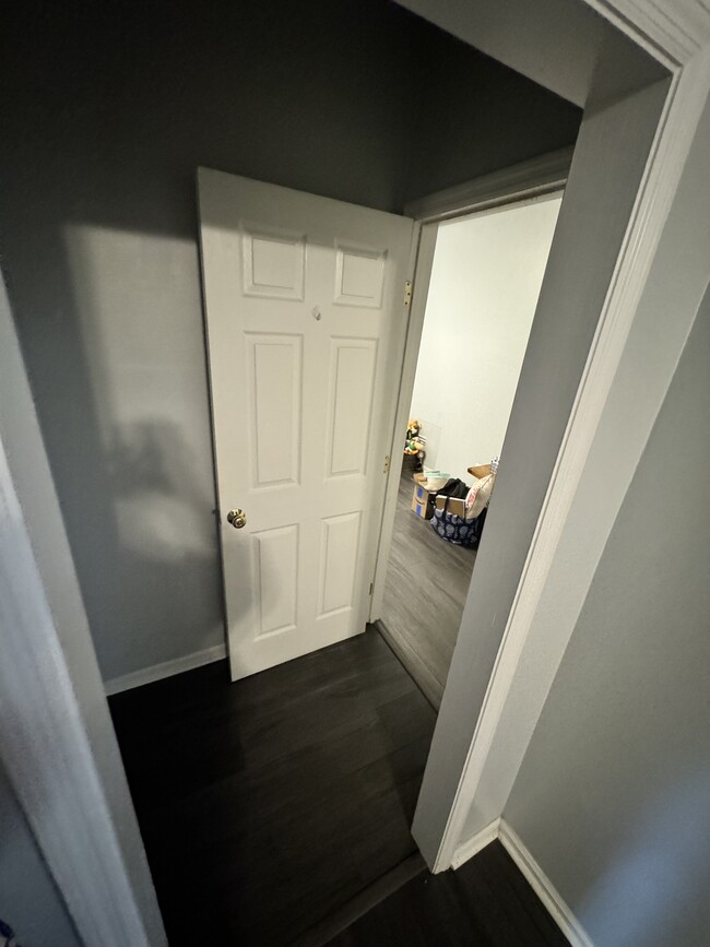 Hallway/Doorway to middle bedroom - 1717 Cherokee Rd