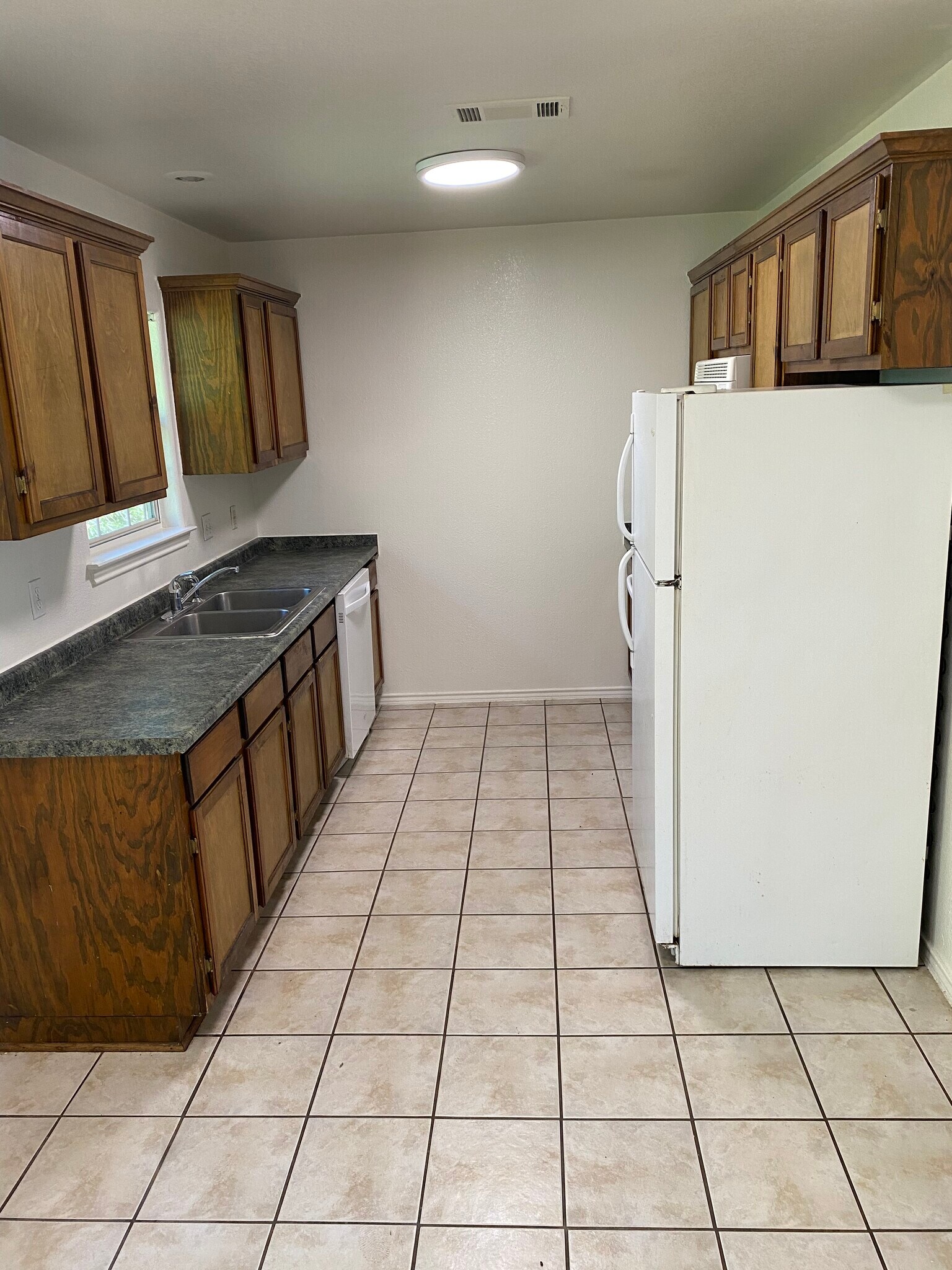 Building Photo - 1501 E Thomas St