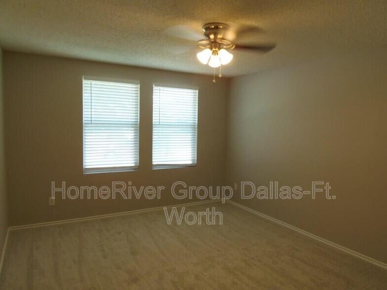 Building Photo - 709 Hanceville Way
