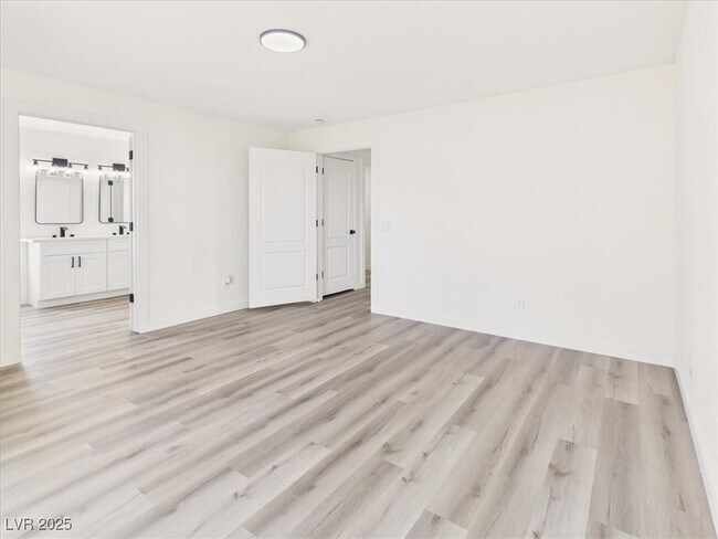 Building Photo - 5610 N Linda St