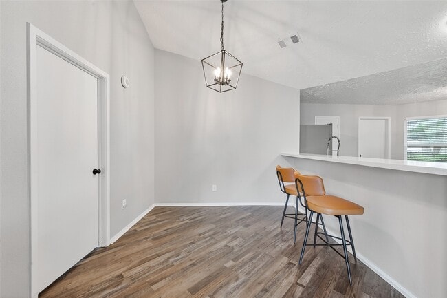 Building Photo - 15806 Pfeiffer Dr
