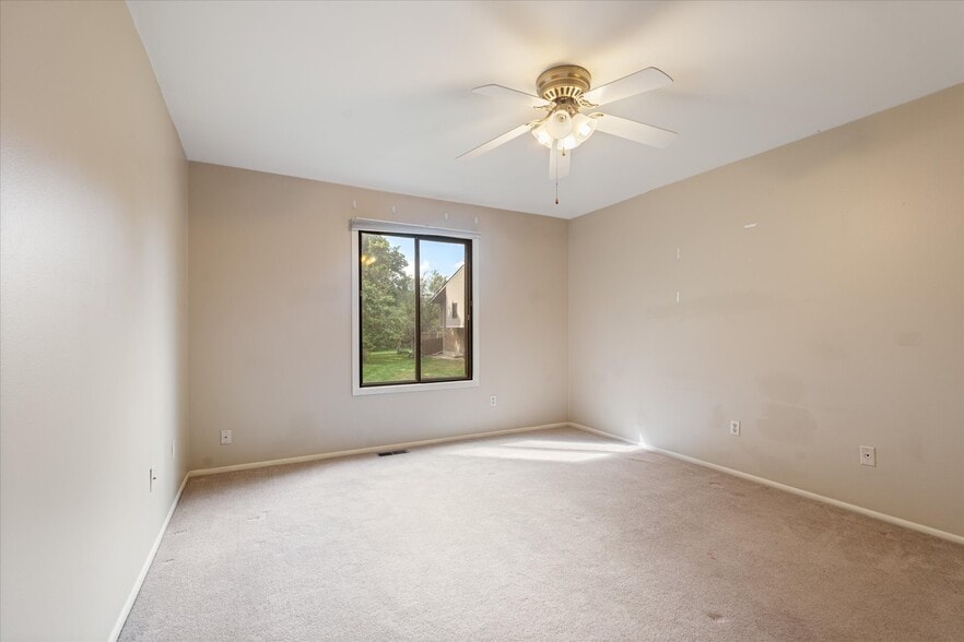 Main Bedroom - 4761 Cedar Lake Rd S