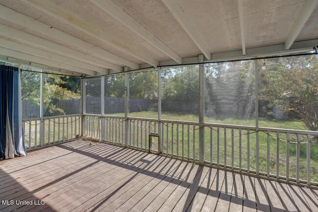 Building Photo - 1737 Ridgeway Dr