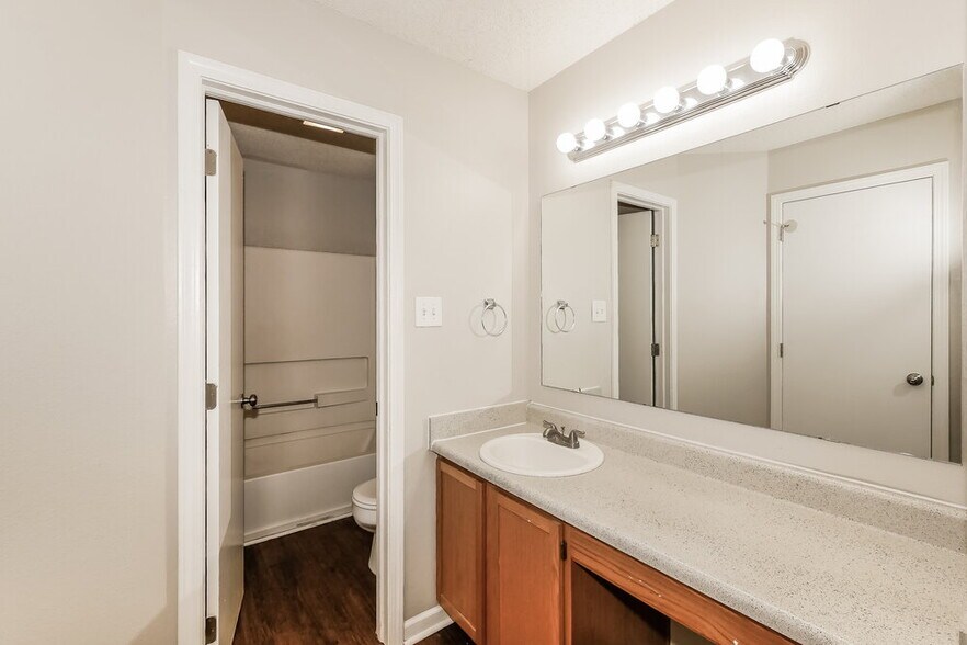 Building Photo - 441 Overland Dr