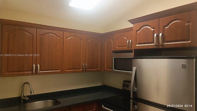 Building Photo - 2850 N Oakland Forest Dr
