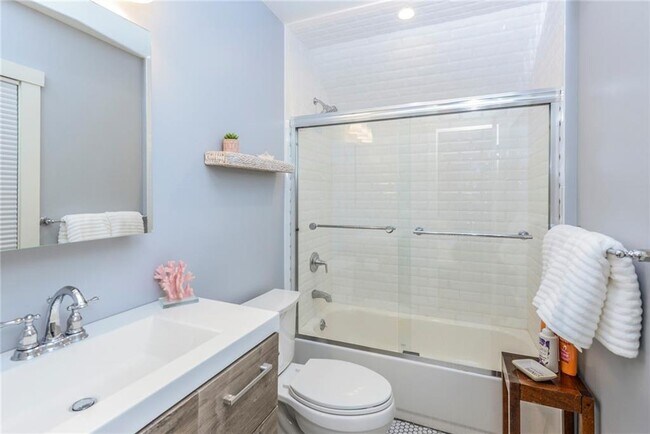 Building Photo - 21 Bayview Ave