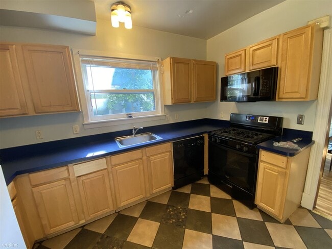 Building Photo - 8 br, 3 bath House - 503 E Ann St 503 East...