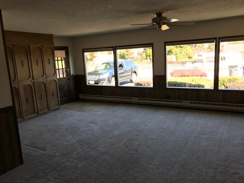 Building Photo - 2004 Kelso Ave