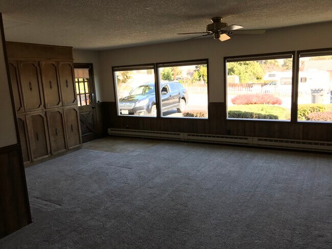 Building Photo - 2004 Kelso Ave