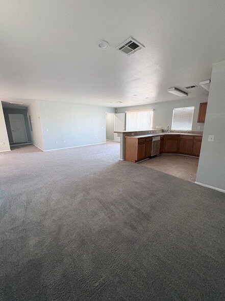 Building Photo - 42925 Madison St