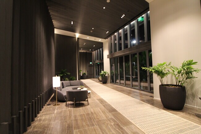 Building Photo - 1000 Auahi St