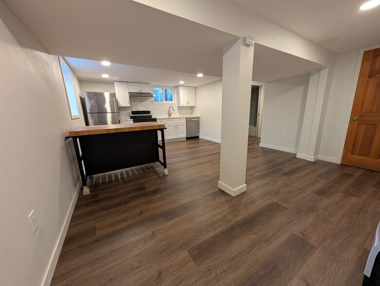 Building Photo - 5936 34th Ave SW