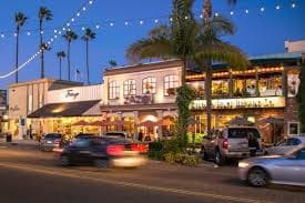 Easy walk to shops and restaurants in Riviera - 660 The Village
