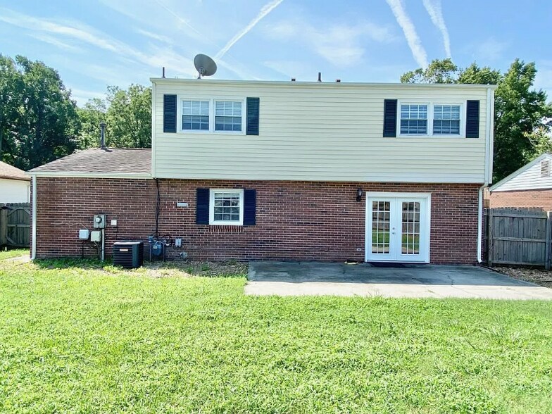 Building Photo - 14 Rendon Dr