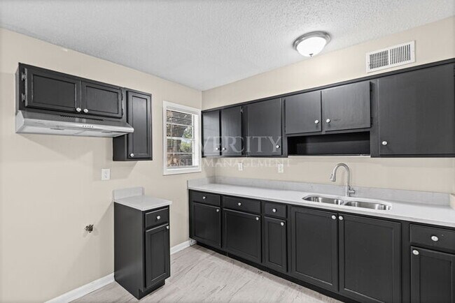 Building Photo - Beautiful 2 Story Home, Section 8 Welcomed !!!!!!
