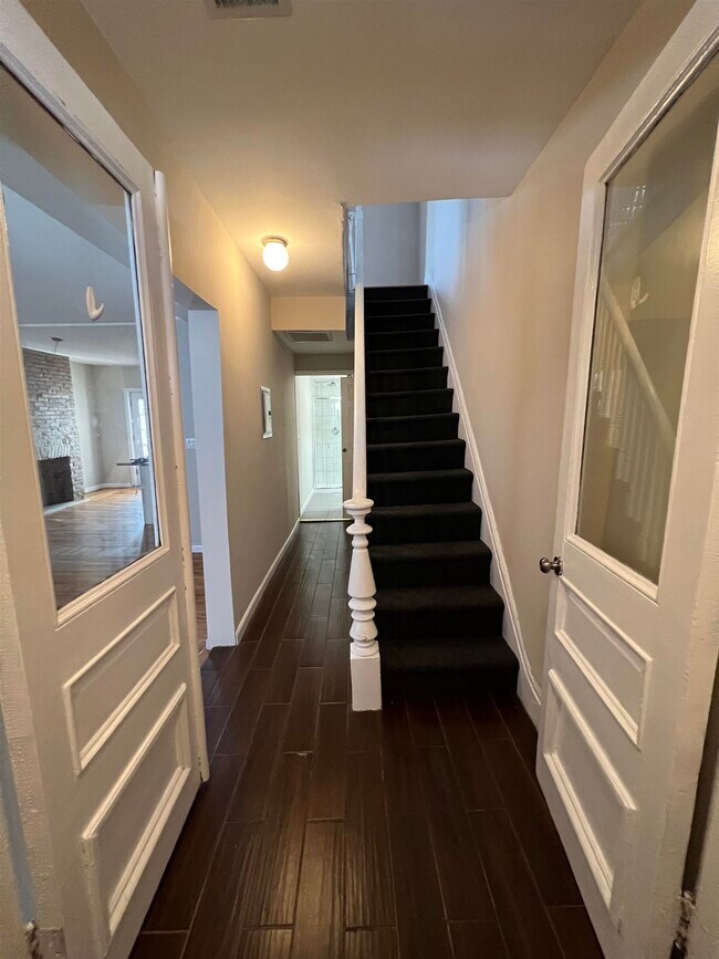 Building Photo - 222 4th St