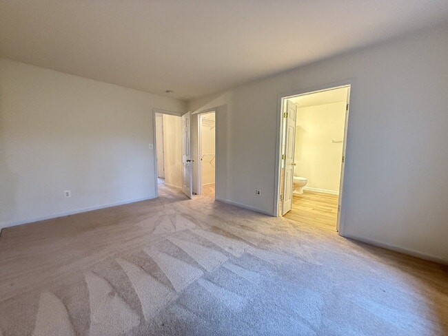 Building Photo - Exquisite Townhome in The Grove at Huntley Meadows