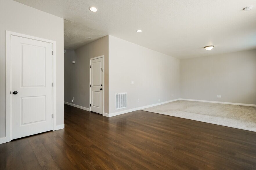 Building Photo - 2087 W 3290 S