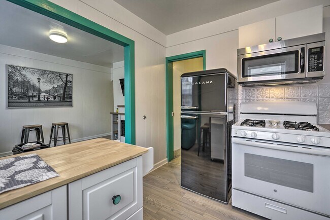 Kitchen leads to Laundry Room - 29 Trenton Ter