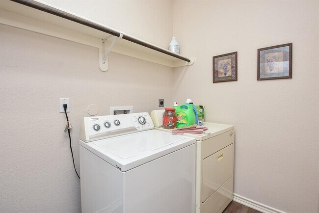 Building Photo - 205 De Koven St